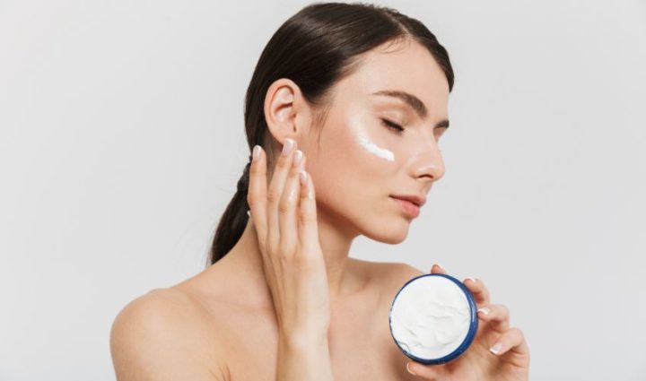 Moisturizes the skin
