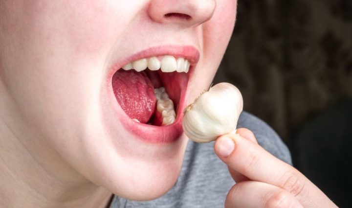 Benefits of Eating Garlic on an Empty Stomach