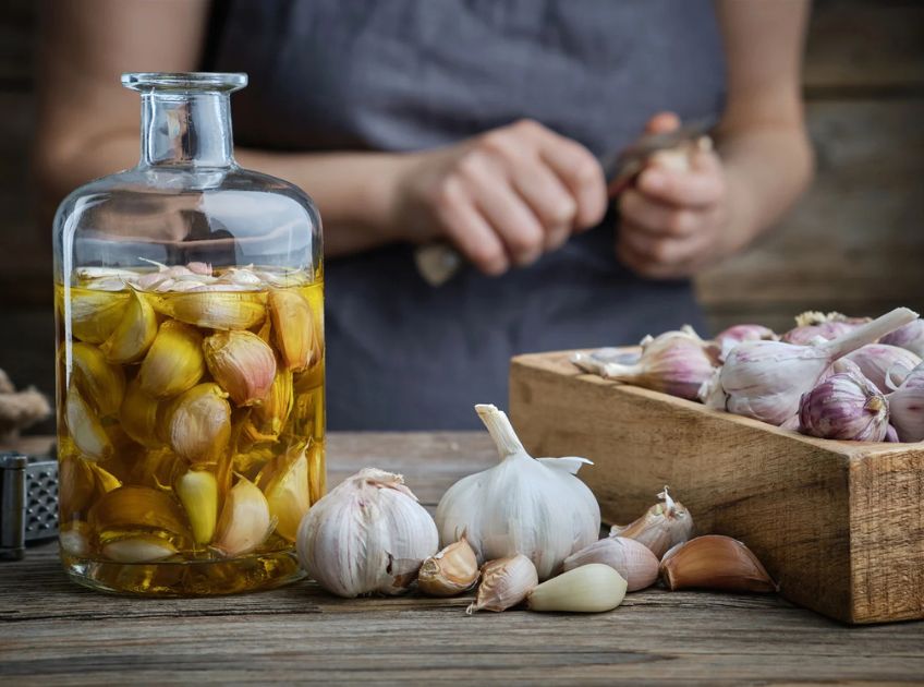 What Happens When You Eat Garlic and Honey on an Empty Stomach