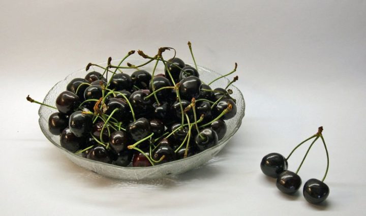 Black Cherry and Celery Seed Extract for Gout