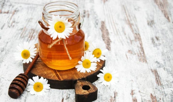 Chamomile and Honey to Lighten Hair