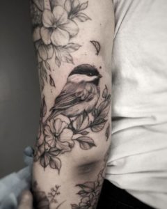 50 Awesome Chickadee Tattoo Ideas & Designs Symbolizing Joy And Fun ...