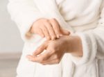 How to Make Shea Butter Moisturizer for Dry Skin