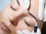 How to Shape Your Eyebrows for a Round Face Expert Guide to Flattering Arches