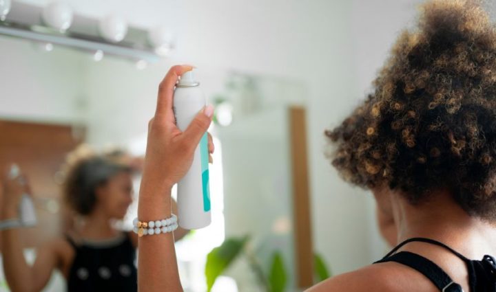 How to Apply Dry Shampoo to Textured Hair