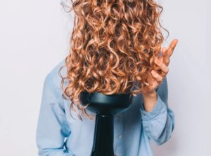 How to Diffuse Curly Hair: Step-by-Step Guide for Frizz-Free Curls