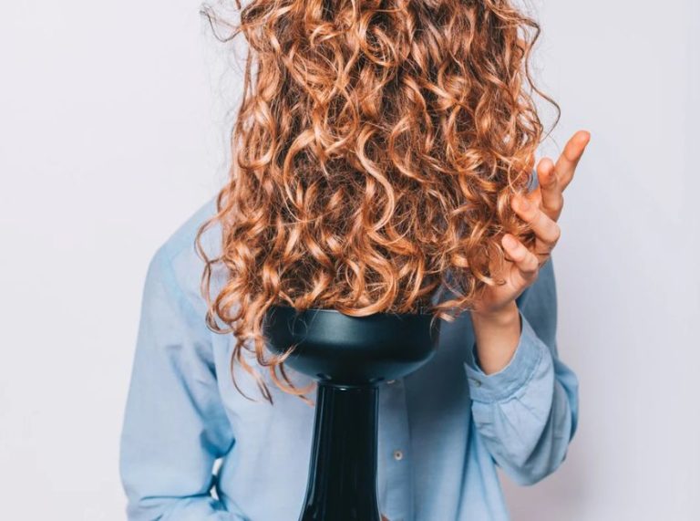 How to Diffuse Curly Hair: Step-by-Step Guide for Frizz-Free Curls
