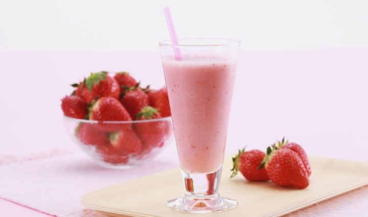 Strawberry Cashew Protein Smoothie