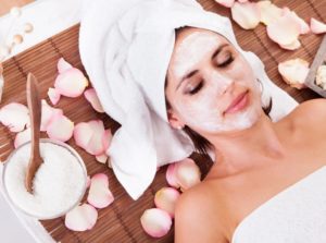 Turmeric and Yogurt Face Mask Benefits & DIY Recipes