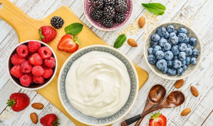 Greek Yogurt Parfait with Berries