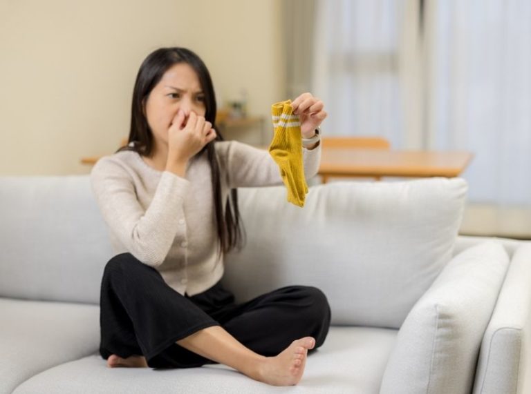 10 Best Home Remedies to Get Rid of Smelly Feet Naturally