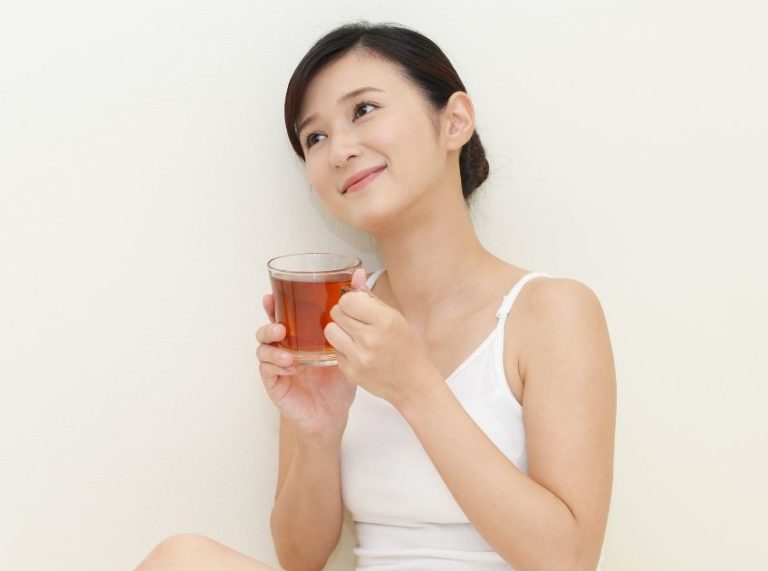 9 Best Teas to Soothe an Upset Stomach Naturally