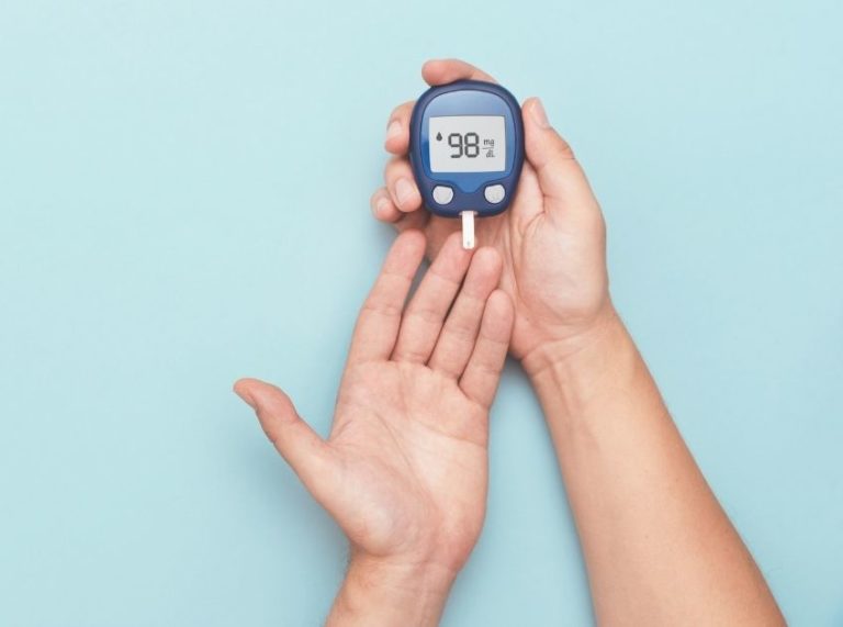 Best Teas for People with Diabetes: Types, Benefits & Safety