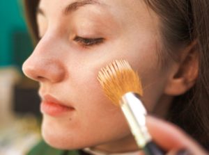 how to hide pores with makeup