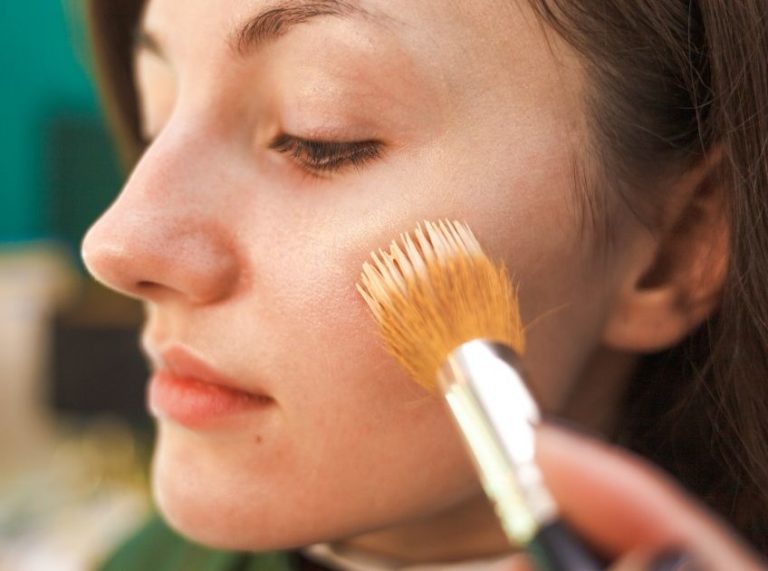 No Filter Needed: How to Hide Pores in Seconds (MUA Secrets)