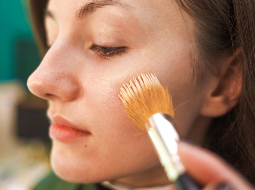 how to hide pores with makeup