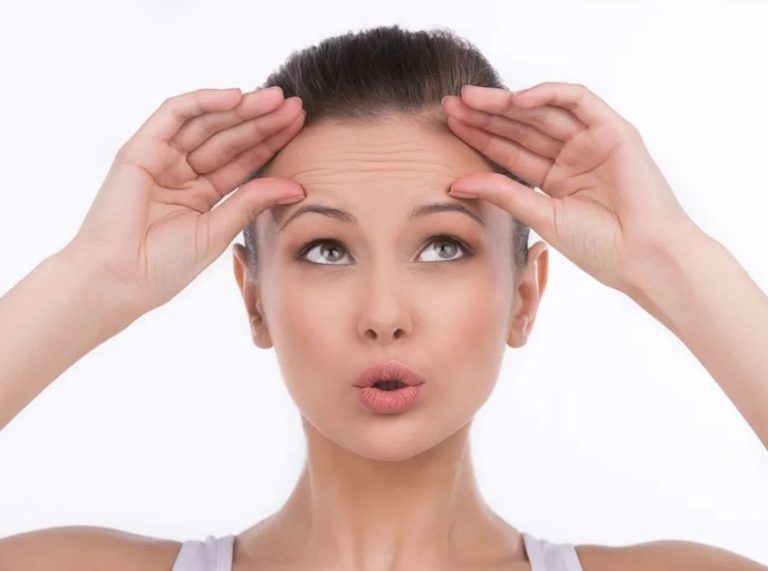 Follow This Routine to Reduce Forehead Wrinkles at Home