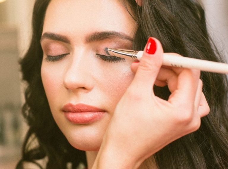 Why Your Eyeshadow Fades So Quickly (And How to Fix It)