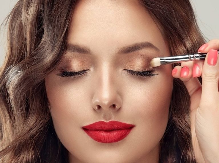 Cream Eyeshadow vs Powder Eyeshadow: Which Is Better?