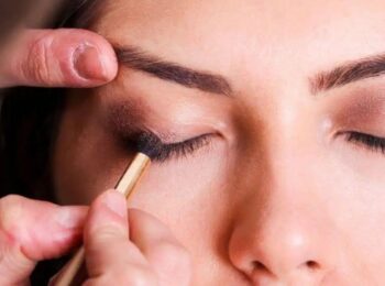 how to apply eyeshadow for bigger eyes